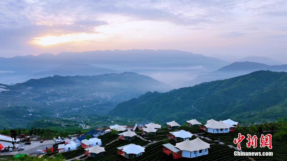 三峡库区乡村日出美景壮丽如画(三峡库区云海日出奇观)