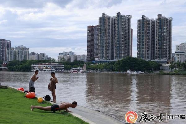 路旁土命的命名艺术：巧选字词展现独特人生魅力