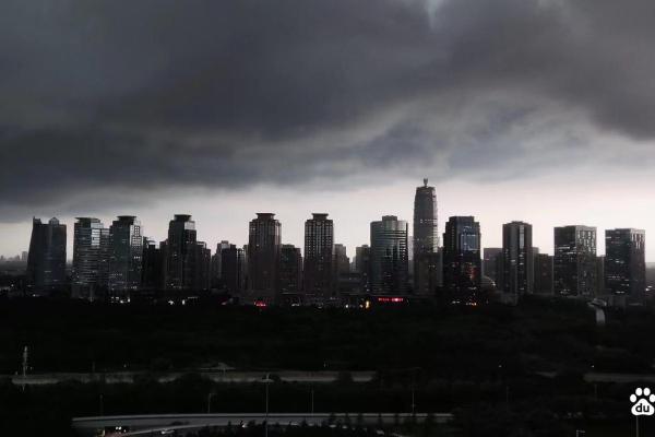 打雷下雨：命格中的阴云与希望