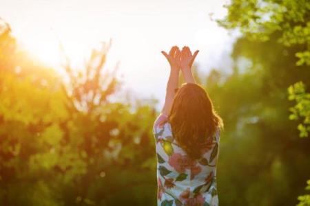 2021年出生的女孩：命运与个性解析，探索人生的意义与方向