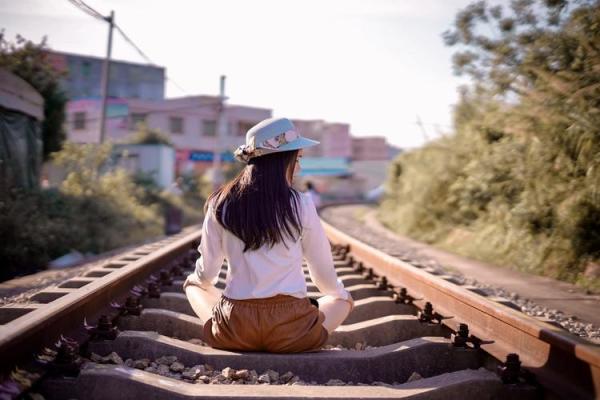 平底脚女人的命运解析：从身形看人生轨迹与情感发展